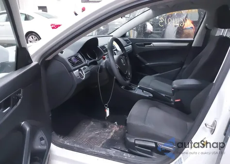 2016 Volkswagen Passat 1.8T S из США, поврежденный, VIN 1VWAT7A36GC002905